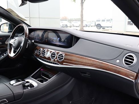 Used 2019 Mercedes-Benz S 560 Sedan image 15