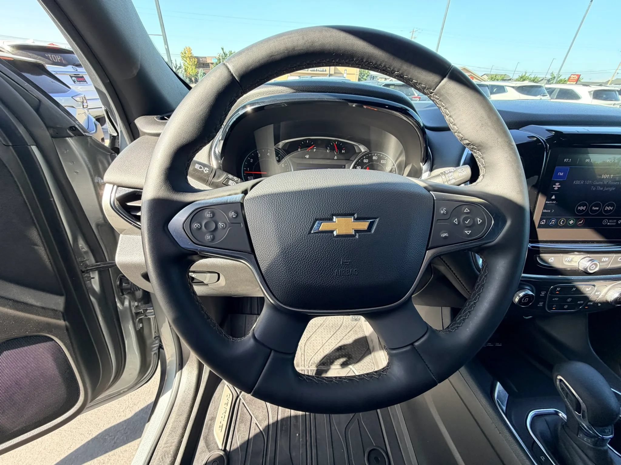 Used 2023 Chevrolet Traverse LT FWD image 13