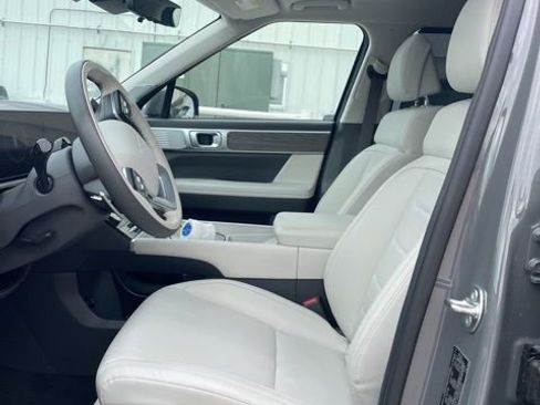 Used 2025 Hyundai Santa Fe Calligraphy AWD/4WD image 2
