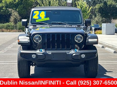 Used 2024 Jeep Wrangler Unlimited AWD/4WD image 9