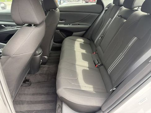 Certified 2025 Hyundai Elantra SEL FWD image 20