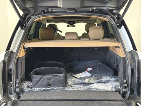 New 2025 Land Rover Range Rover SE image 29