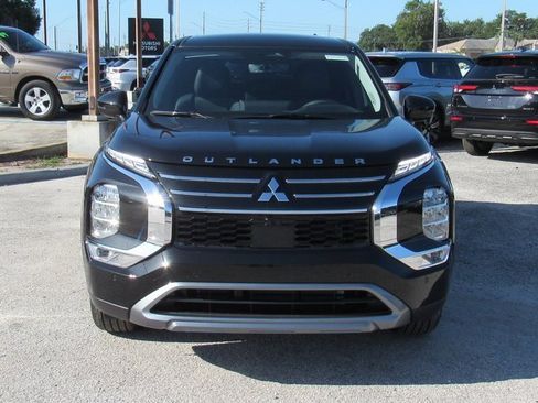 New 2025 Mitsubishi Outlander SE image 7