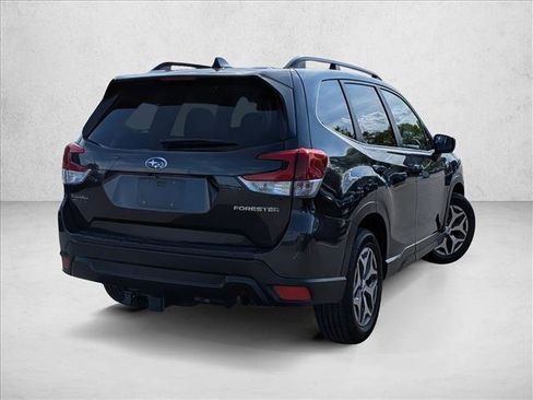 Used 2019 Subaru Forester Premium AWD/4WD image 6
