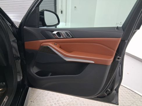 Used 2022 BMW X5 xDrive40i w/ M Sport Package image 32