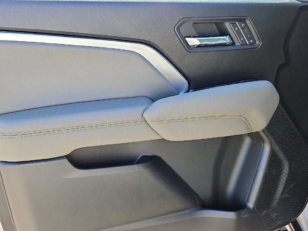 New 2026 Chevrolet Colorado ZR2 w/ Technology Package AWD/4WD image 8