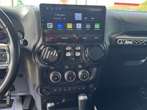 Used 2016 Jeep Wrangler Unlimited Sahara AWD/4WD image 17