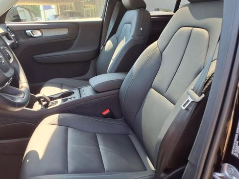 New 2025 Volvo XC40 B5 Core w/ Climate Package image 18