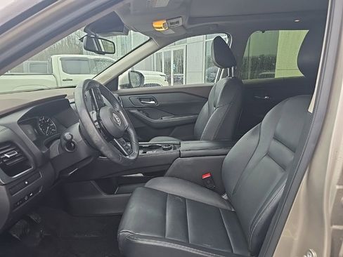 Used 2023 Nissan Rogue SL w/ SL Premium Package image 11