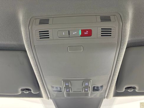 Used 2024 Volkswagen Tiguan S image 25