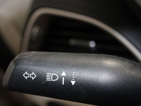 Used 2023 Chrysler Pacifica Touring-L FWD image 46