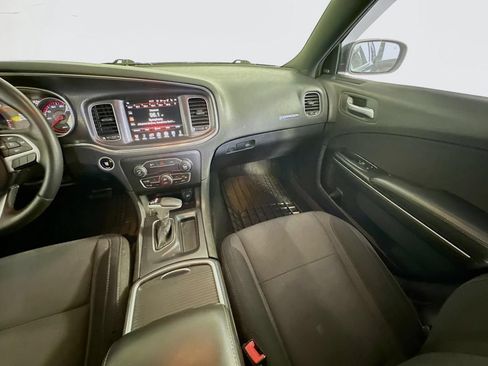 Used 2016 Dodge Charger SXT RWD image 12
