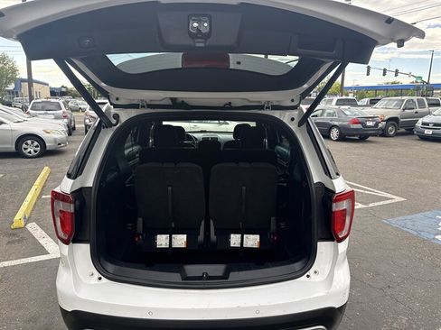 Used 2017 Ford Explorer XLT w/ Equipment Group 201A AWD/4WD image 20