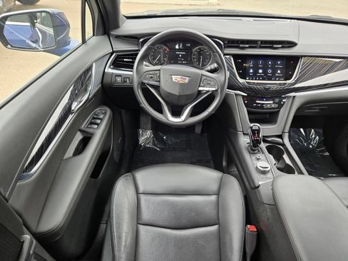 Used 2025 Cadillac XT6 Premium Luxury AWD/4WD image 13