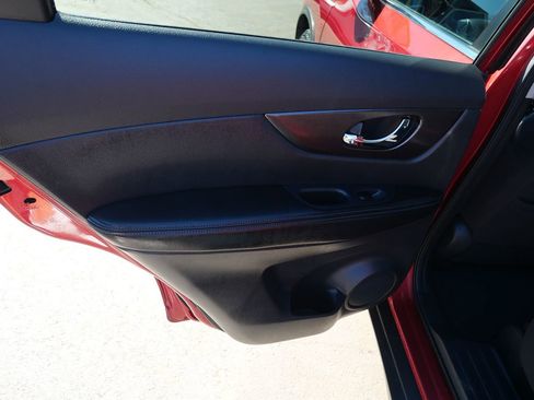 Used 2015 Nissan Rogue SV image 19