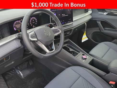 New 2026 Volkswagen Tiguan SE FWD image 9