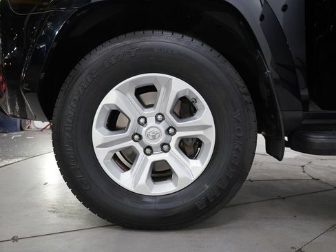 Used 2016 Toyota 4Runner SR5 AWD/4WD image 29