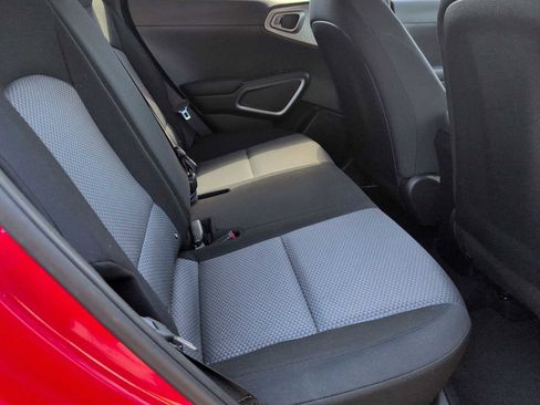 Used 2025 Kia Soul LX w/ LX Technology Package FWD image 19