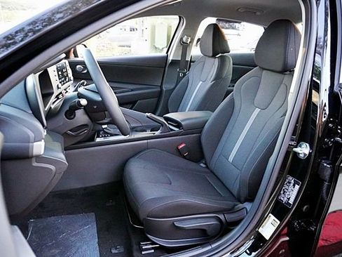 New 2026 Hyundai Elantra SE image 17