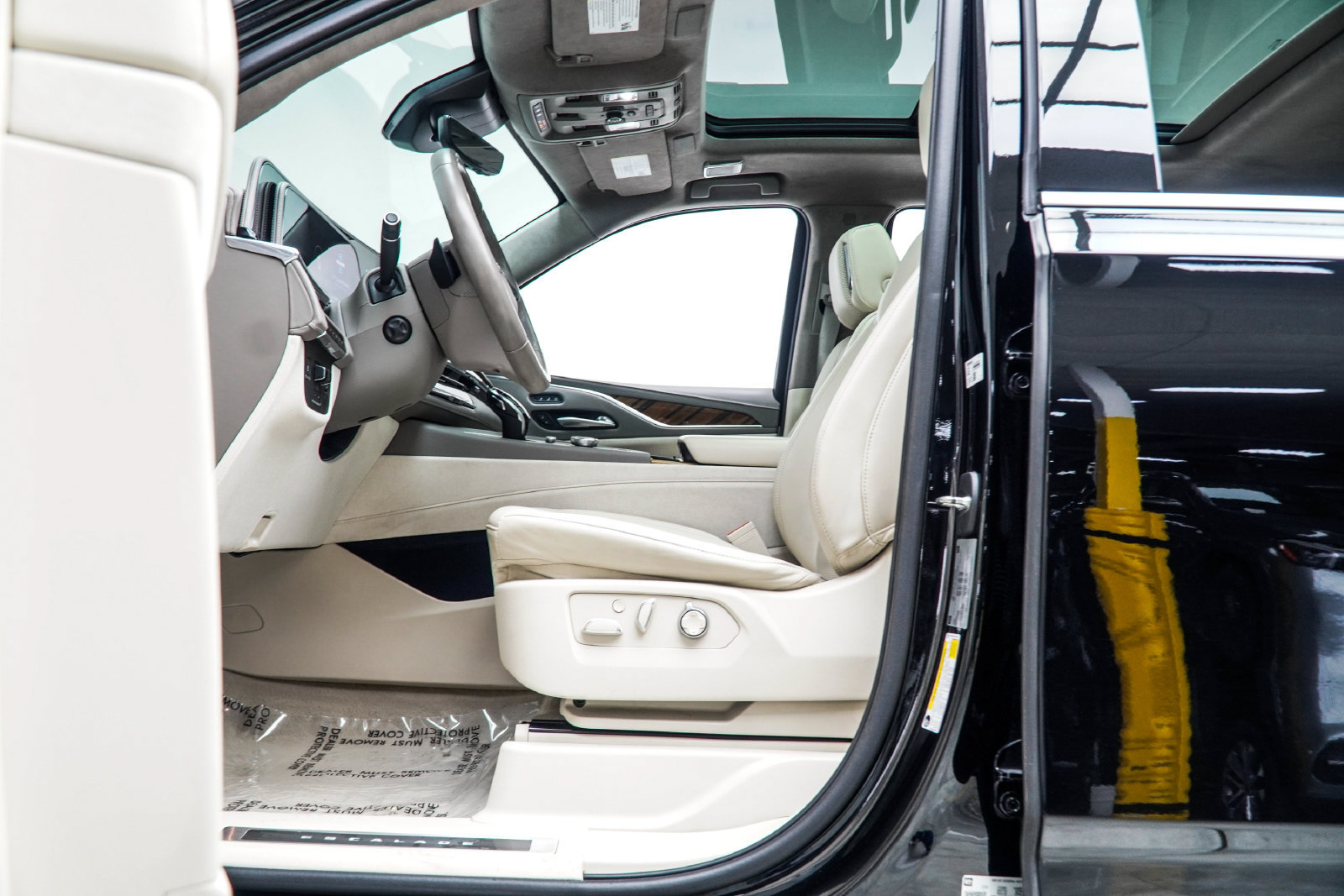 Used 2022 Cadillac Escalade Premium Luxury Platinum w/ LPO, Radiant Package AWD/4WD image 44