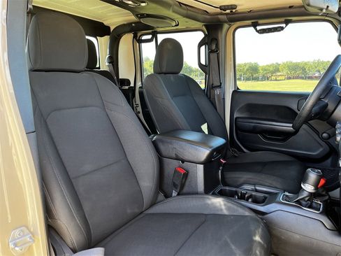 Used 2020 Jeep Gladiator Sport image 24