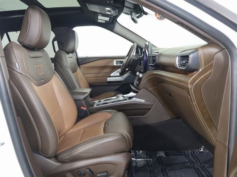Used 2022 Ford Explorer King Ranch w/ Premium Technology Package image 13