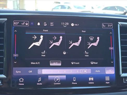 Used 2023 Chrysler Pacifica Touring-L FWD image 17