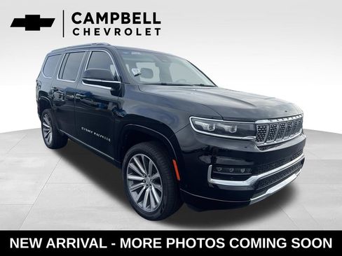 Used 2023 Jeep Grand Wagoneer 4WD w/ Flexible Seating Group image 9