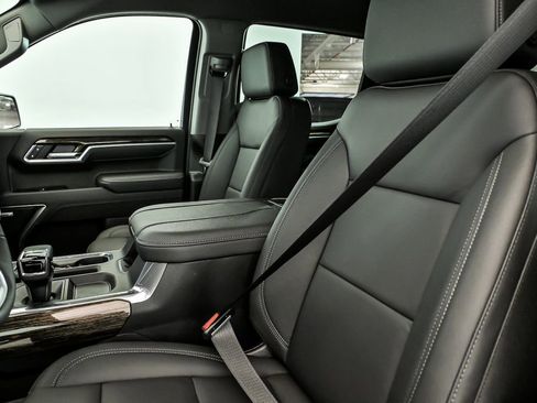 New 2026 GMC Sierra 1500 Elevation w/ Elevation Premium Package AWD/4WD image 9