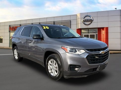 Used 2020 Chevrolet Traverse LS image 1