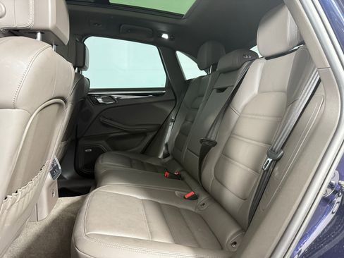 Used 2022 Porsche Macan AWD/4WD image 25