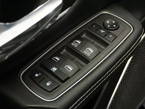 Used 2023 RAM 1500 Laramie image 28