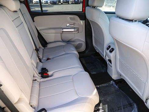 Used 2024 Mercedes-Benz EQB 300 4MATIC image 21