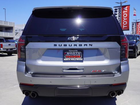 Used 2026 Chevrolet Suburban RST RWD image 5