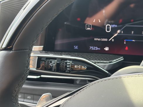 Used 2025 Cadillac Escalade V AWD/4WD image 31