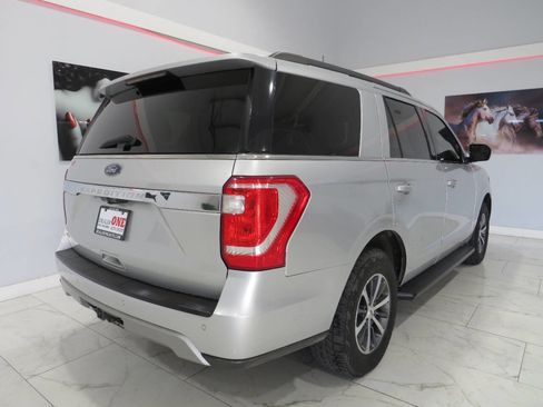 Used 2018 Ford Expedition XLT image 3