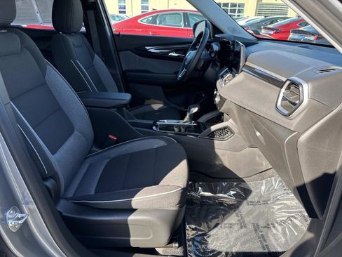 Used 2025 Chevrolet TrailBlazer LT w/ Convenience Package image 20