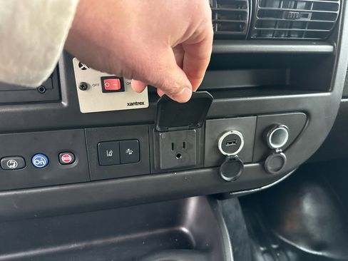 Used 2021 Chevrolet Express 3500 w/ Driver Convenience Package image 23