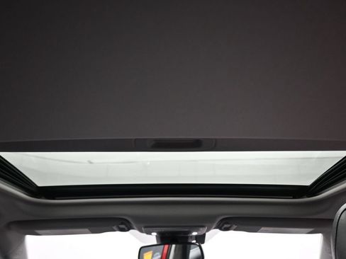 Used 2020 Toyota Camry SE w/ Sunroof Package FWD image 40