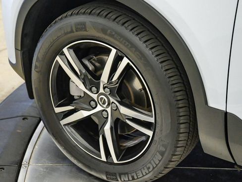 Certified 2025 Volvo XC40 B5 Core AWD/4WD image 10