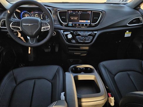 New 2026 Chrysler Pacifica Select image 15
