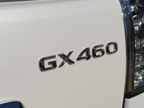 Used 2023 Lexus GX 460 Luxury w/ Accessory Package AWD/4WD image 40