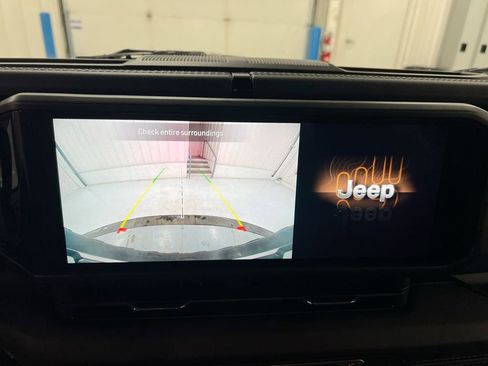 Used 2024 Jeep Wrangler Unlimited Rubicon image 15