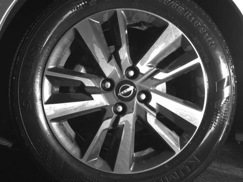 Used 2025 Nissan Versa SV FWD image 15