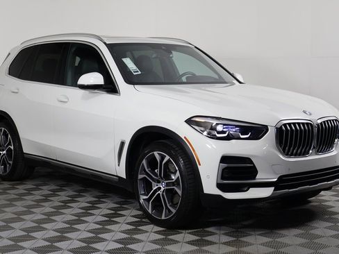 Used 2023 BMW X5 sDrive40i w/ Premium Package image 3