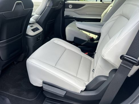 New 2025 Lincoln Navigator Reserve image 12