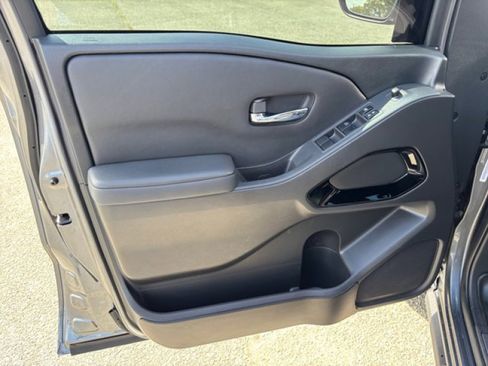 Used 2023 Nissan Frontier SV w/ Midnight Edition Package image 19