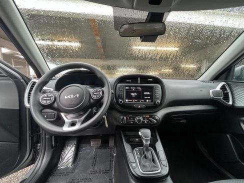 Used 2025 Kia Soul LX w/ LX Technology Package image 33