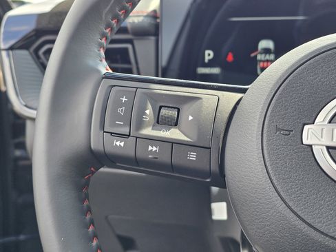 Used 2025 Nissan Kicks SR AWD/4WD image 45