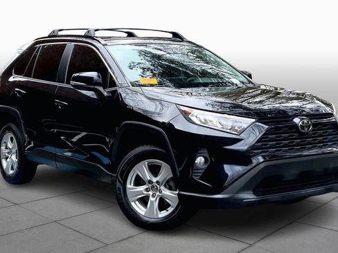 Used 2020 Toyota RAV4 XLE image 2